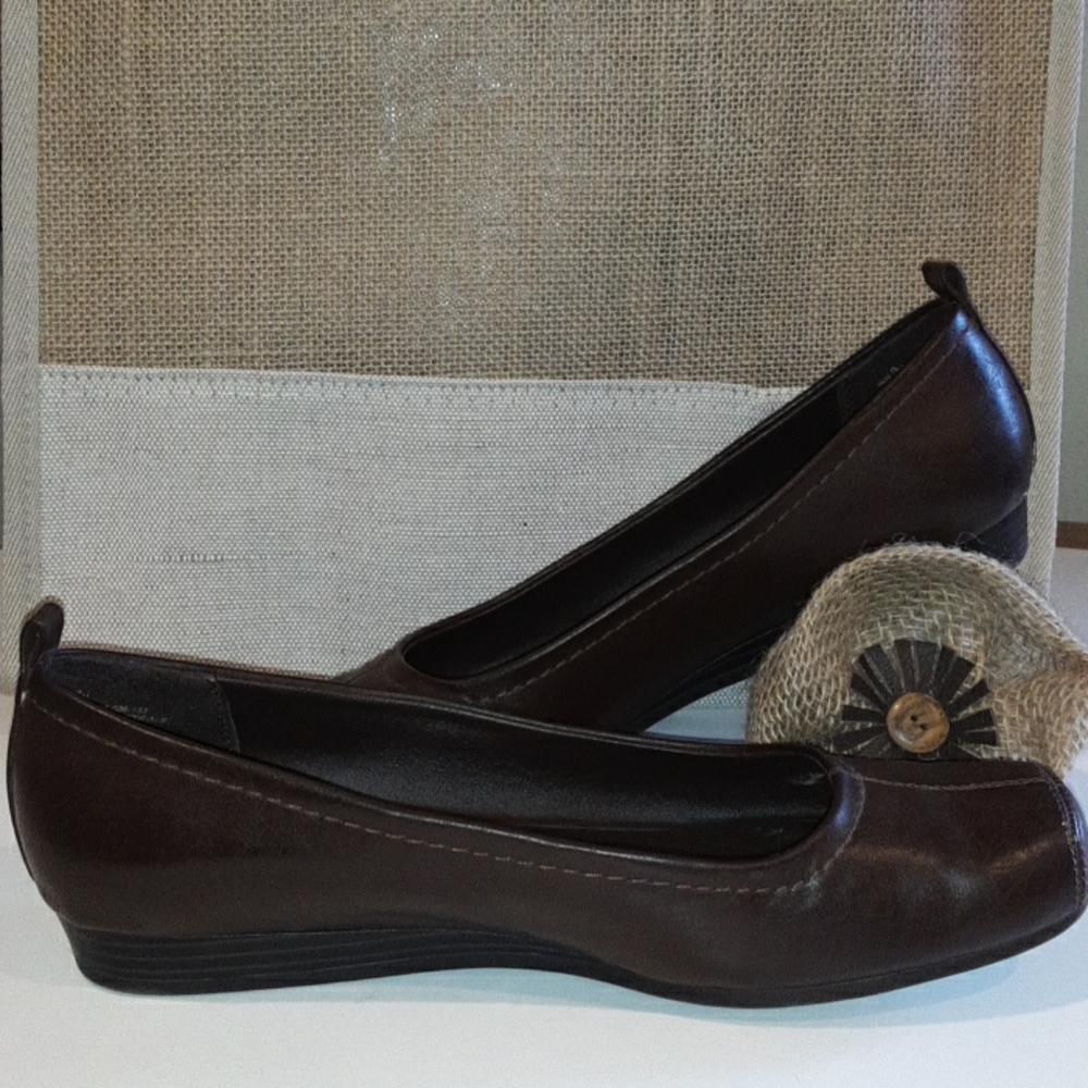 EUC Dark brown wedge shoes